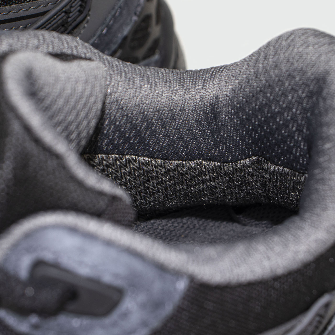 Кроссовки Asics Gel-Kahana 8 Mid Grey Black Thermo Кроссовки Asics Gel-Kahana 8 Mid Grey Black Thermo