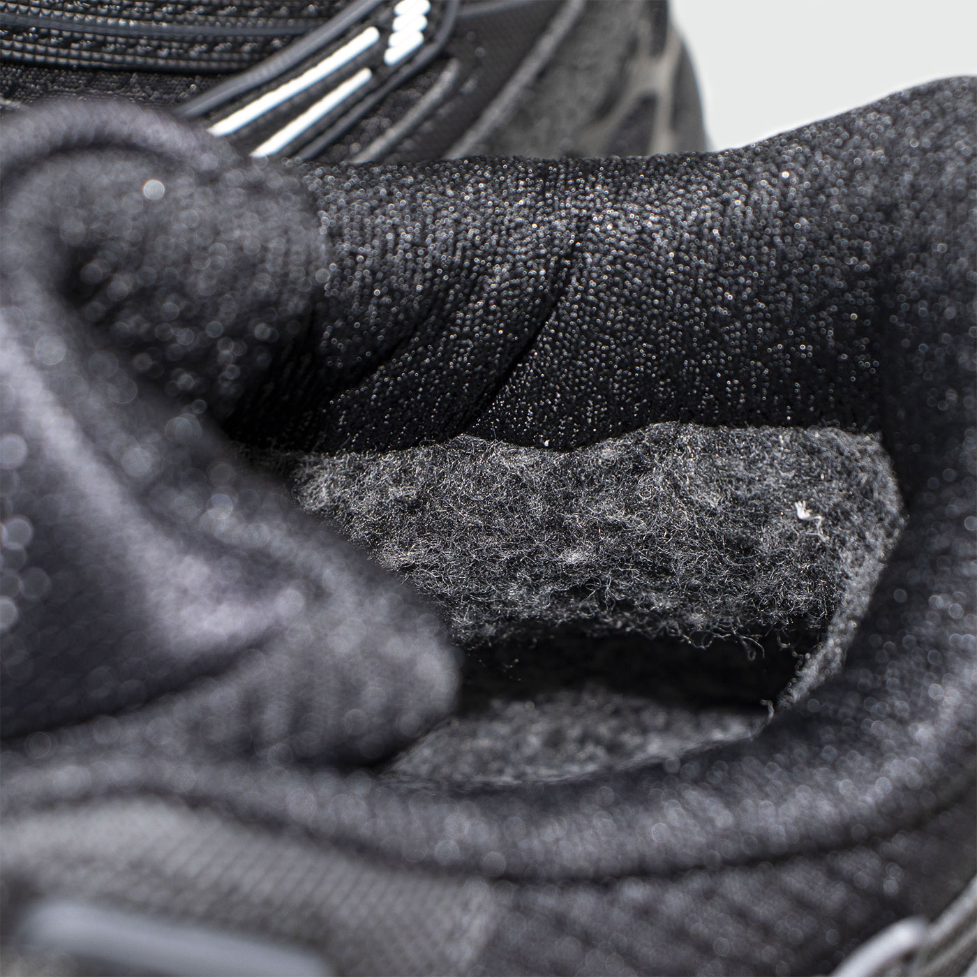Кроссовки Asics Gel-Kahana 8 Mid Black Grey Wmns with Fur Кроссовки Asics Gel-Kahana 8 Mid Black Grey Wmns with Fur