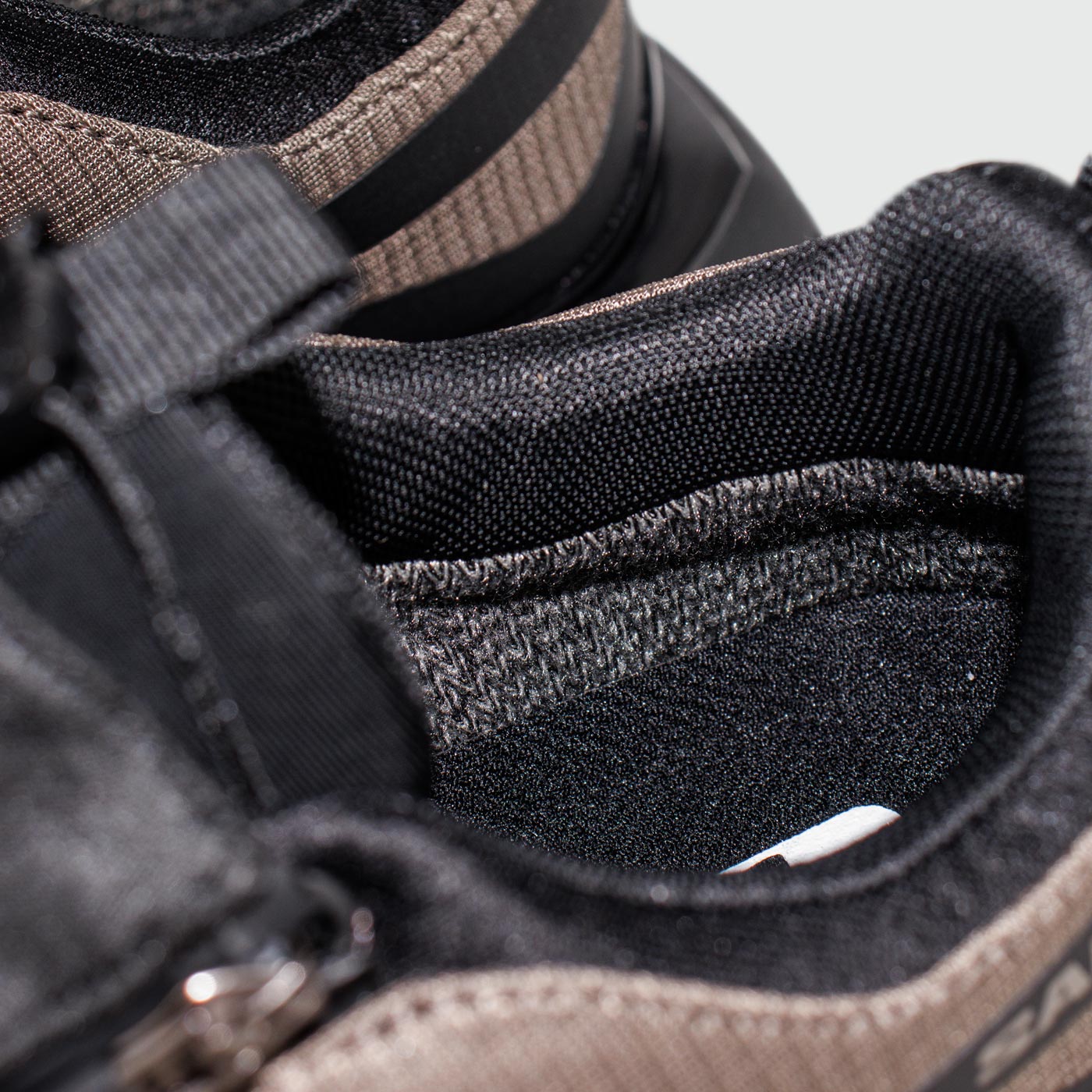 Кроссовки Salomon Odyssey Elmt Adv. Brown Black Thermo