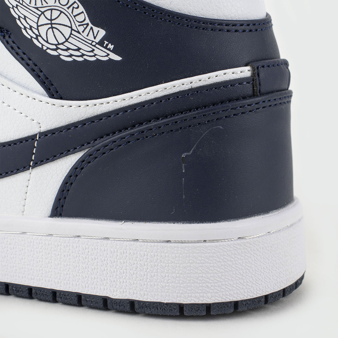 Кроссовки Nike Air Jordan 1 White / Metallic Gold / Obsidian Кроссовки Nike Air Jordan 1 White / Metallic Gold / Obsidian