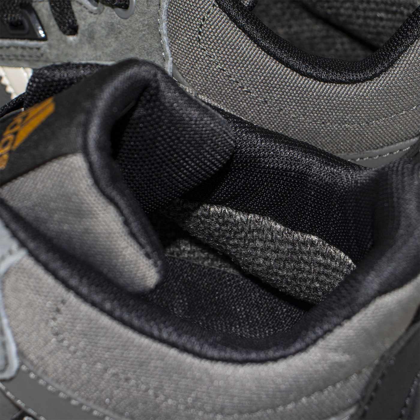 Кроссовки Adidas Retropy F2 Mid Grey / Gum Thermo