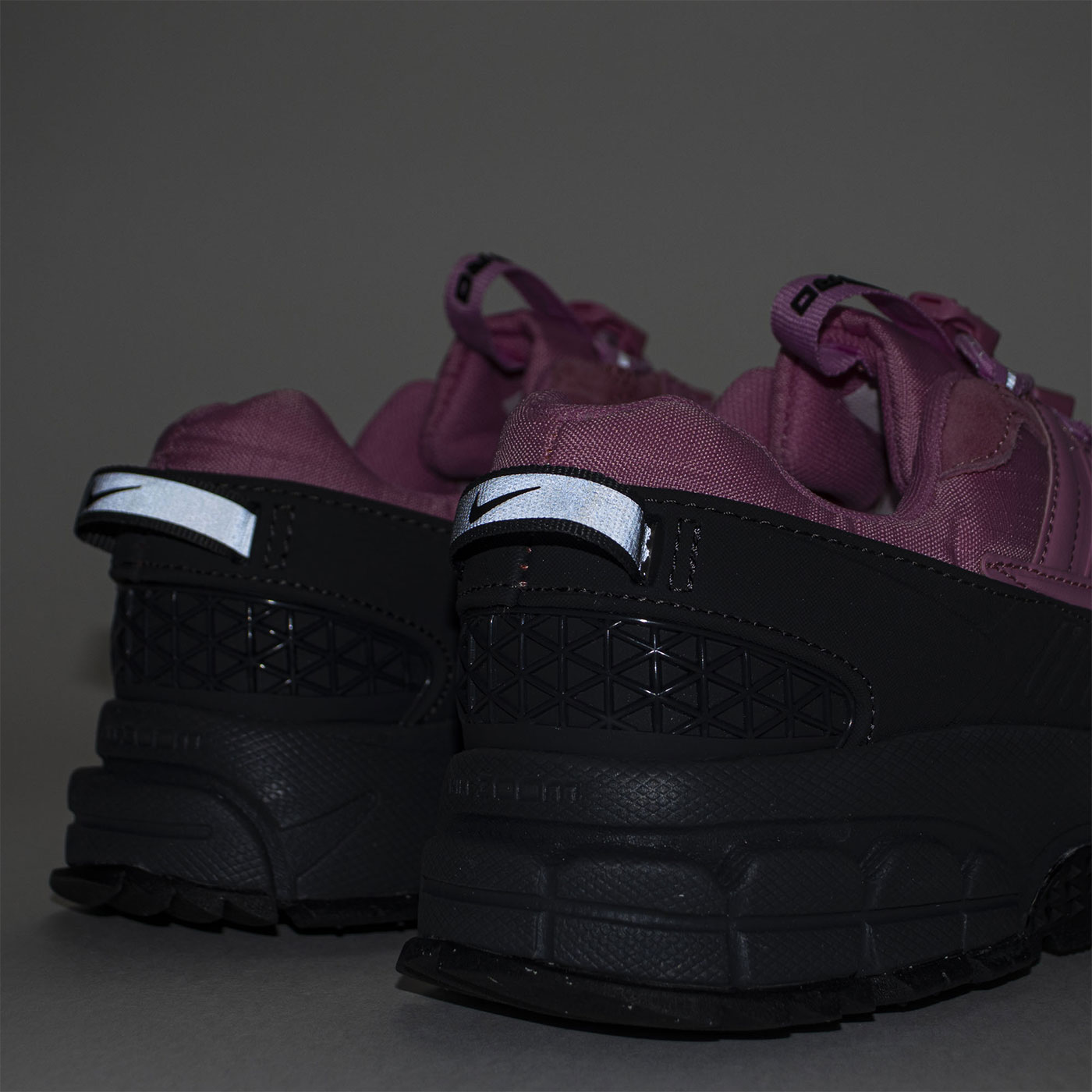 Кроссовки Nike Zoom Vomero 5 Roam Pink Black Wmns
